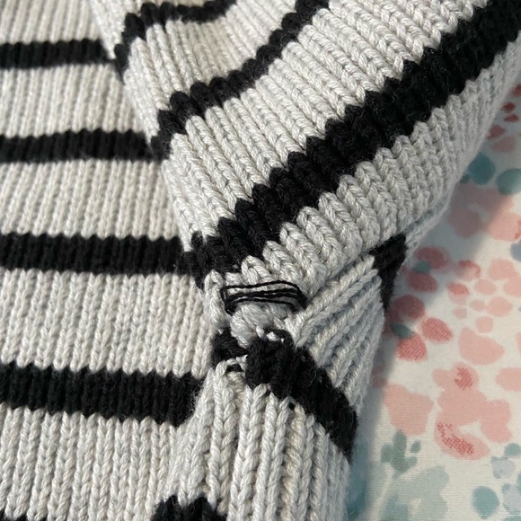 Abercrombie & Fitch Black & Gray Striped Collared Cardigan - Picture 8 of 8
